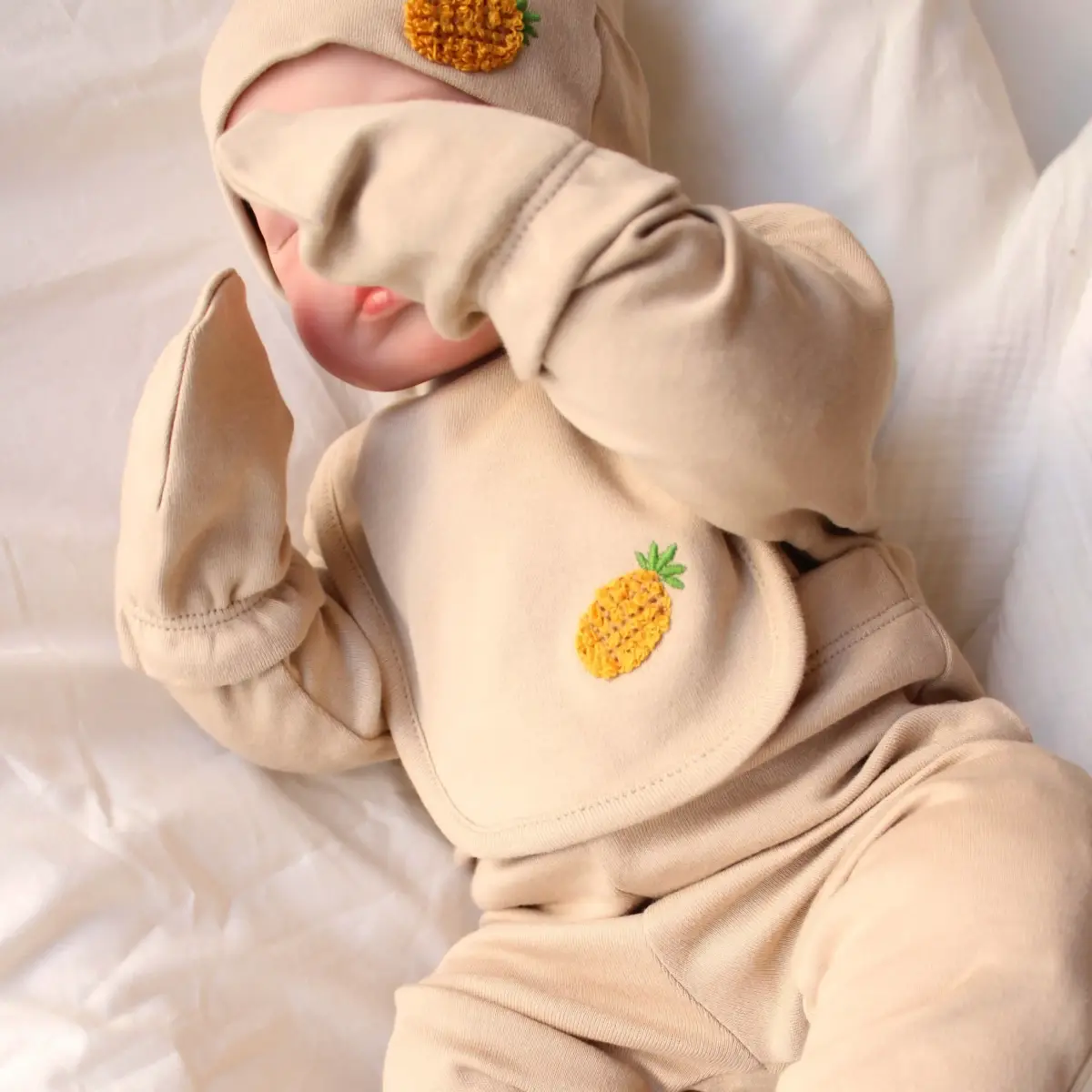 Ananas Embroidered Newborn Set